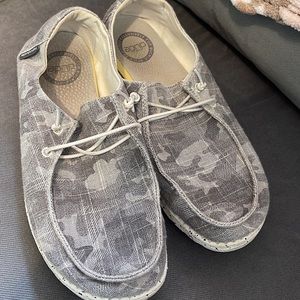 Women’s Hey Dudes size 8